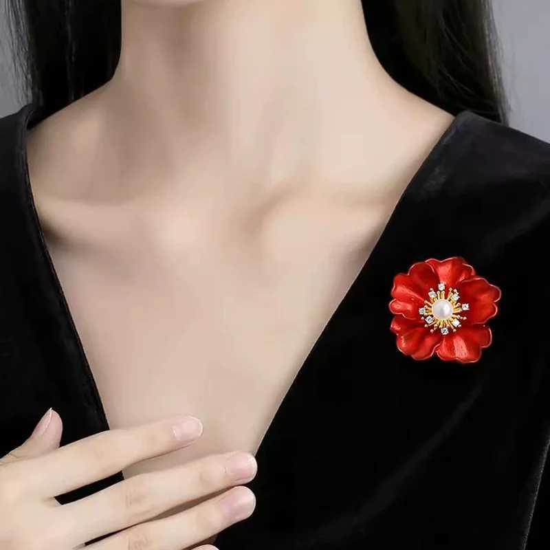 1Pc Beautiful Red Flower Brooch for Men Women Exquisite Flower Plant Brooches Pins Jewelry Trendy Accessories Party Gifts 2025 J251125