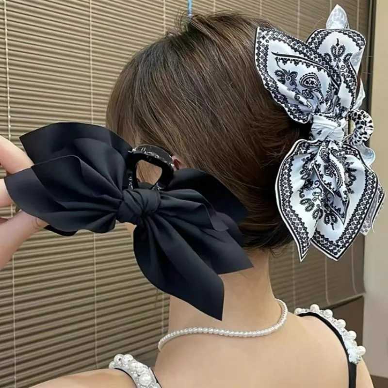 Double sided bow hair claw suitable for women large Bohemian breast printed shark hair lipstick girl antique satin horsetail clipT250425