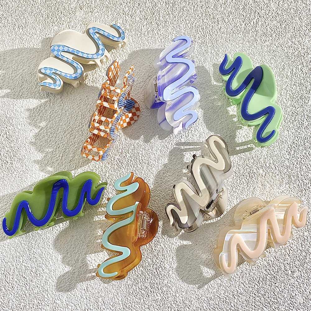 Acetic acid colored checkered wavy hair clip claws suitable for womens creative geometric checkered crab hair clip headwearT250425