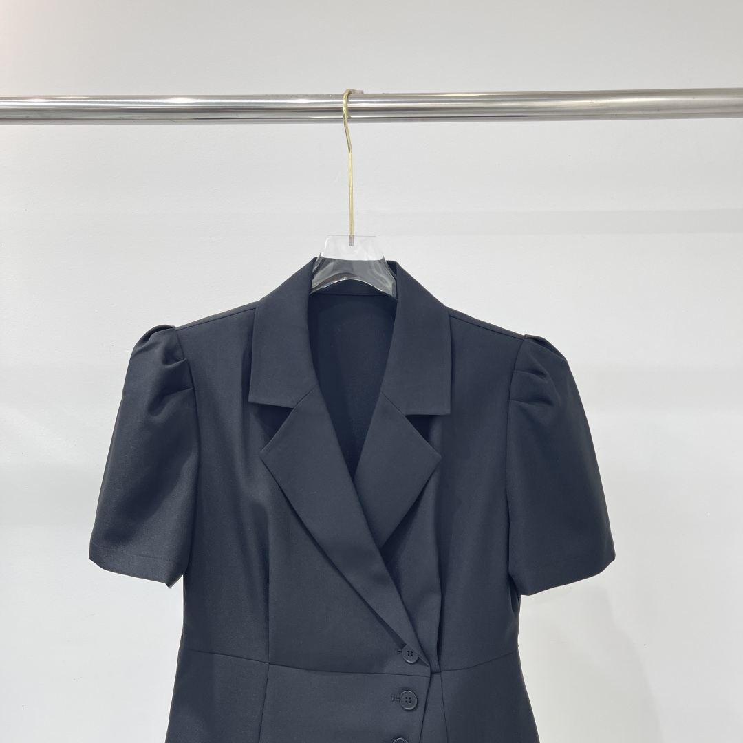 Vogue Paris 2025 Fashion Week Show jacket Customized Fashion Tailored clothing mens and womens Fashion Paris.M52