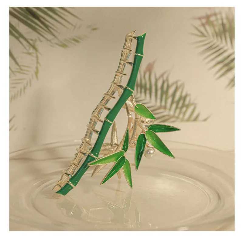 Retro green bamboo hair claw womens new fashion pearl ponytail claw clip pearl shark clip girl style decorative headwearT250425