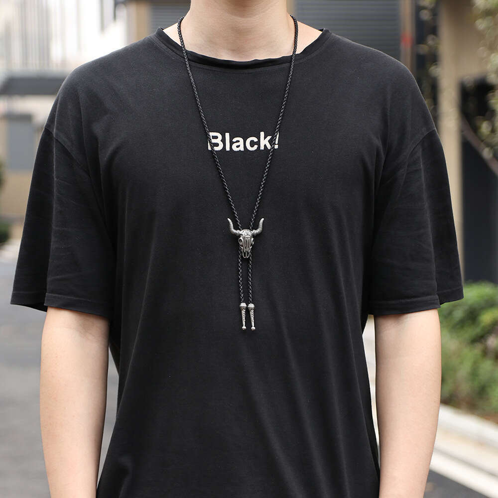 Long cow head jewelry, fashionable new men's leather necklace