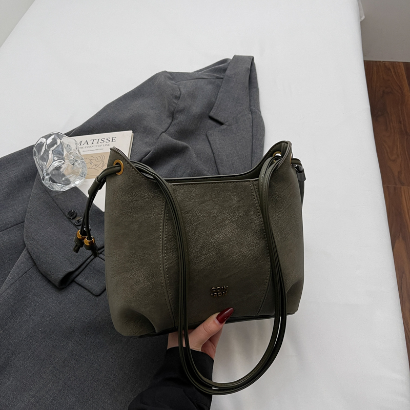 Summer women's new retro versatile fashionable shoulder bag, leisure multifunctional crossbody bag, high-end texture commuting leisure shopping b