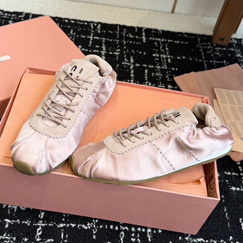 Plume Satin Sneakers ultralight design Womens Plume Elegant Sports Shoes Lace up fastening Star patterned tread 5E570E flat heel Shoes