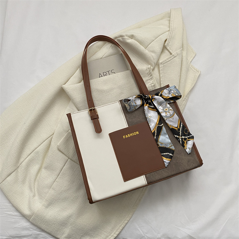 2025 New Designer Bag Free Delivery Shoes By And Casual Large Capacity 2023 Winter Western Style Shoulder Fashionable College Student Tote Bag