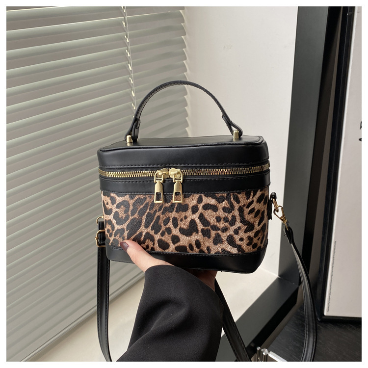 New Free Delivery Designer Shoes By 2025 New Korean High-End Cylindrical Bucket Splicing Contrasting Color Crossbody For Women Instagram Versatile Sho