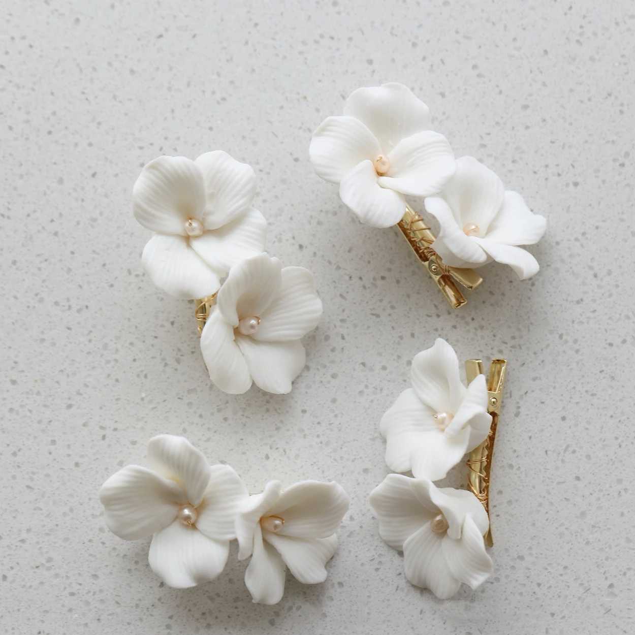 Elegant white ceramic floral hair suitable for brides wedding hair jewelry simple floral hair womens daily party hairT250425