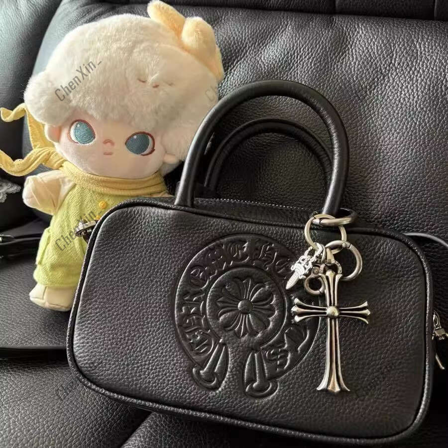 Charm bags Designer Chrome bag High-End Vintage Cross Bowling for Women, Niche Design Boston Handbag, Shoulder Bag, Crossbody Pillow Bag