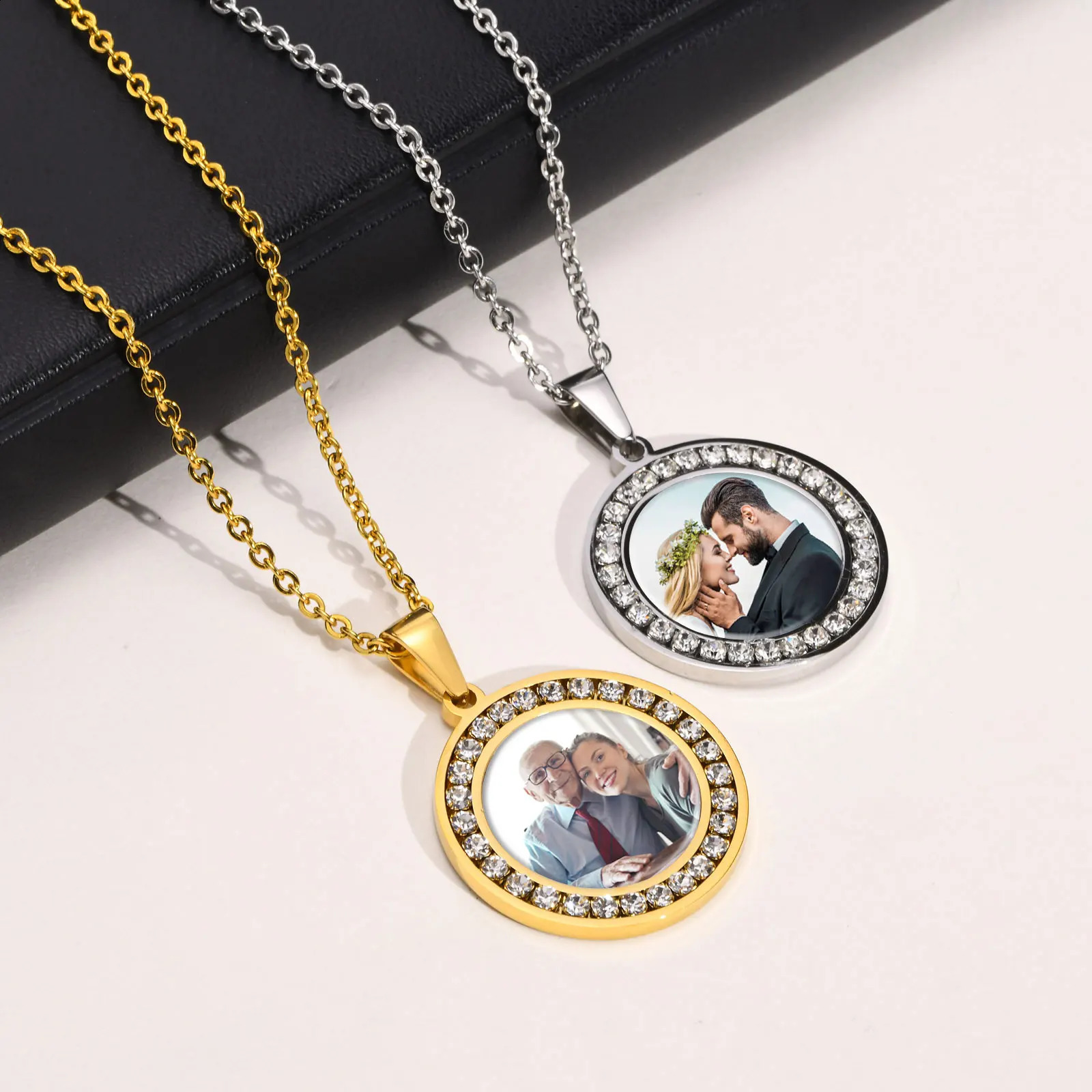 Personalize Engrave Name Round Free Customizable Po of Family Necklaces Picture Words Date Pendant Keepsake Gifts Collar 250425