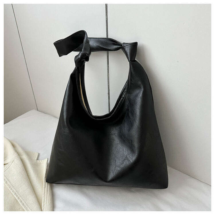 European and American fashion high-quality retro women's winter item niche design PU single shoulder underarm bag 2025 temperament versatile new 