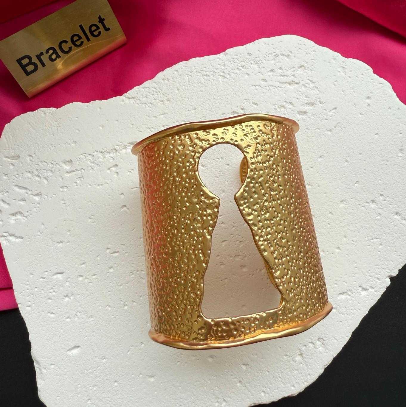 New Designed women KEYHOLE CUFF BRACELET hammered in gilded brass bangle Designer Jewelry Schiaparelli-B01012