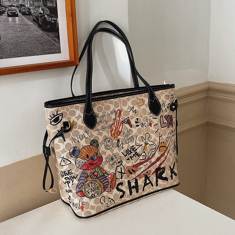 Designer bag free shipping 2025 fashionable high-end texture printed teddy bear graffiti tote bag handbag large capacity shoulder bag for womens