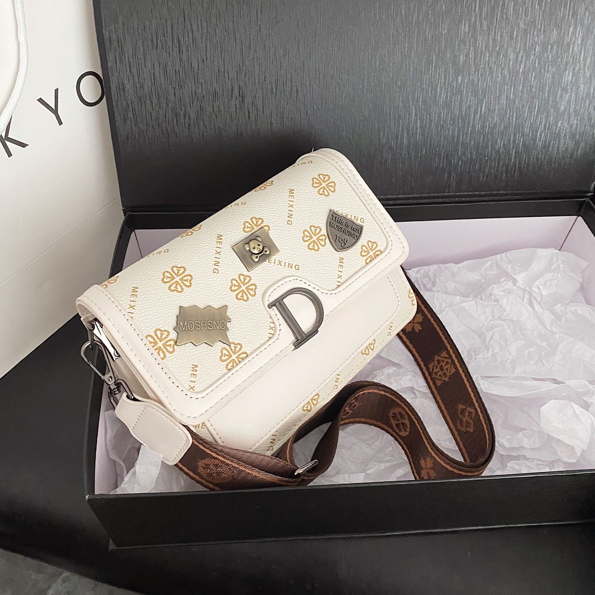 free shipping designer shoulder bags New Fashionable Versatile Crossbody Bag for woman white vintage Artwork flap bag