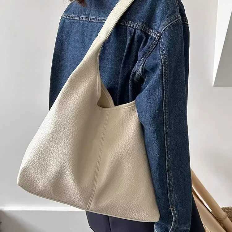 Womens Summer 2024 New Trend Korean Edition Underwear Bag Large Capacity Shoulder Bag Student Commuter Bag W250425