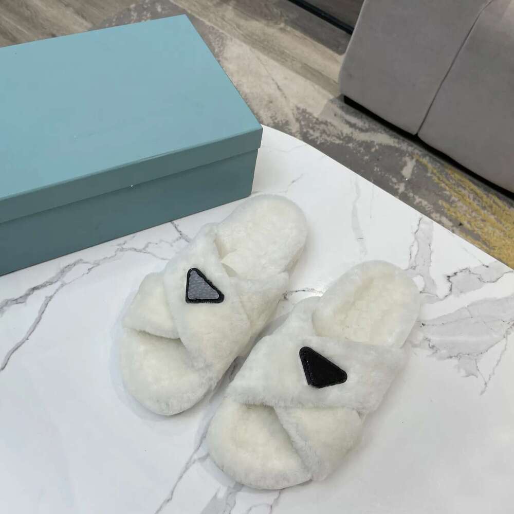 Winter Slippers classic Sandals woman shoe Luxury Designer mule fur slide flat fluffy Furry slipper mules sliders Fashion Wool Warm Comfortable Womens Beach Shoes