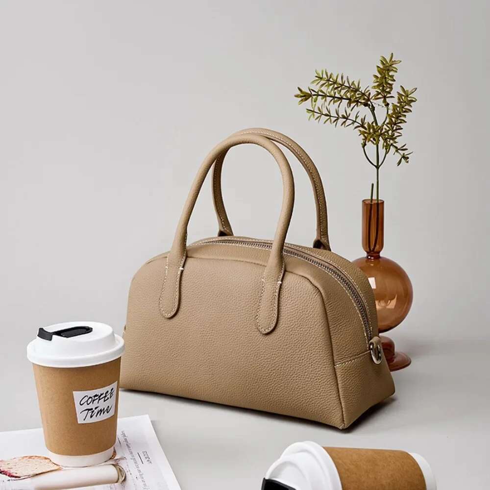 Designer Bag Retro Niche Tote Bowling Handbag New Commuter First Layer Cowhide Boston Large Capacity Women's Bag