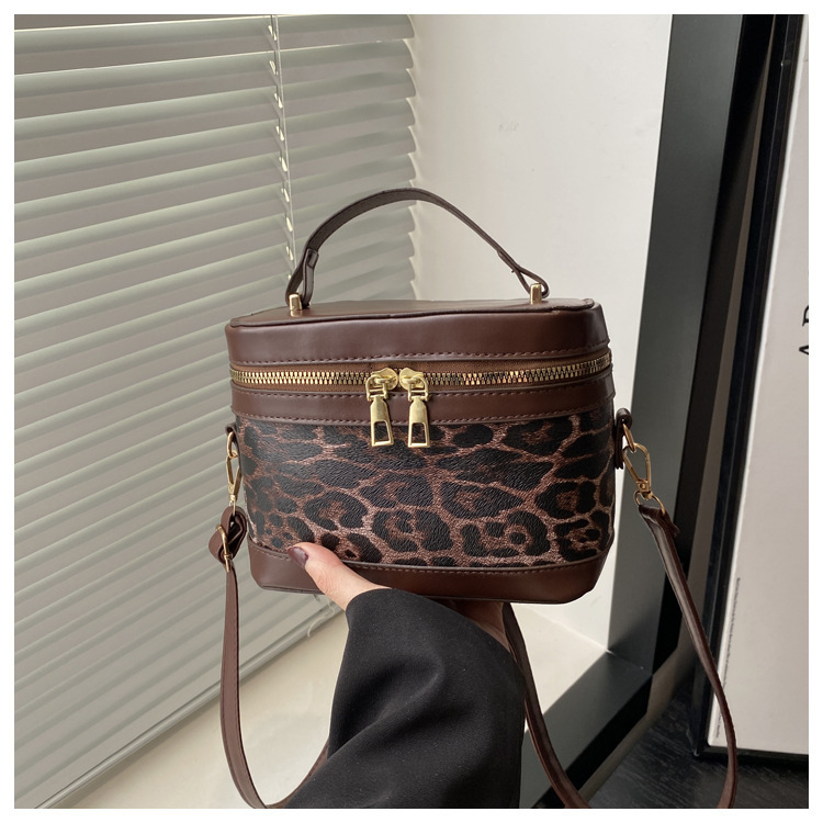 New Free Delivery Designer Shoes By 2025 New Korean High-End Cylindrical Bucket Splicing Contrasting Color Crossbody For Women Instagram Versatile Sho