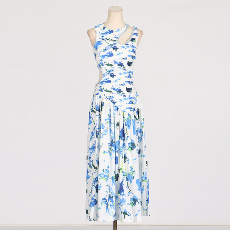 Elegant and Graceful Waist-Cinching Slimming Long Dress 2025 Summer New Sleeveless Design Hollow Out Printed Dress for Women 240627