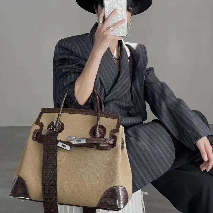 Niche High-End Vintage Large-Capacity Handbag 2025 New Original Color Blocking Canvas Women's Single Shoulder Bag