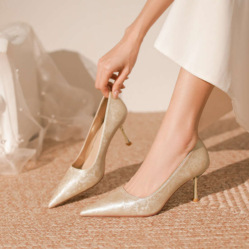 Niche French style socialite Chinese green high with slim heels 2024 new pointed shallow mouth single shoes for women