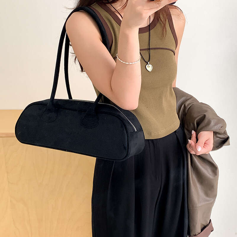 Korean niche retro stick armpit bag with high-end feel, autumn large capacity suede shoulder bag, 2025 new casual fashion trend clothing