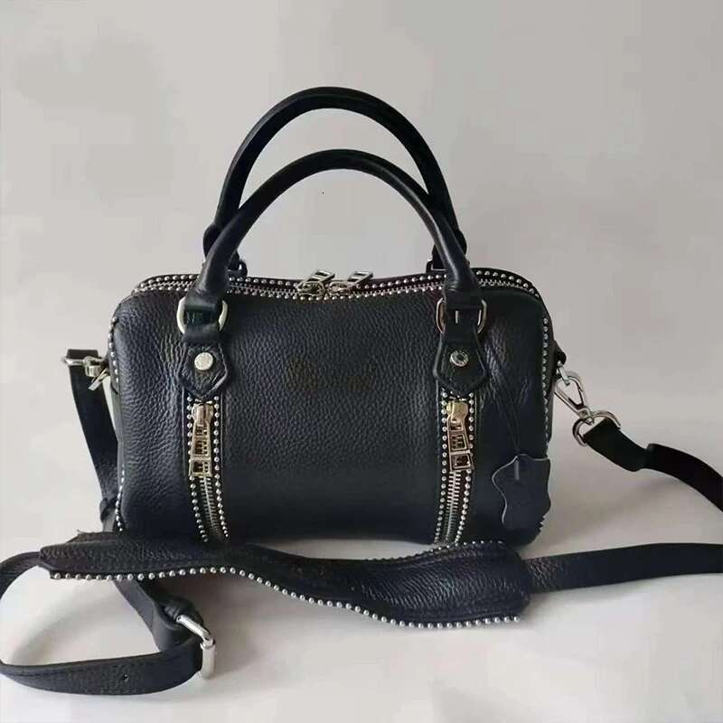 2025 New Women Shoulder Design Fashion Ladies Crossbody Black PU Leather Vintage Chain Envelope Bag