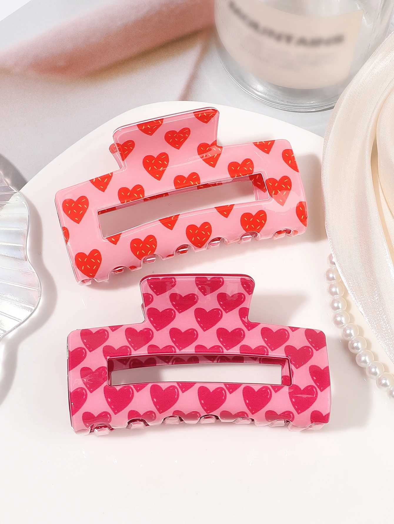 Heart shaped hair clip for Valentines Day cute 3.3-inch claw clip anti slip clip for women and girls cute claw clip for Valentines DayT250425