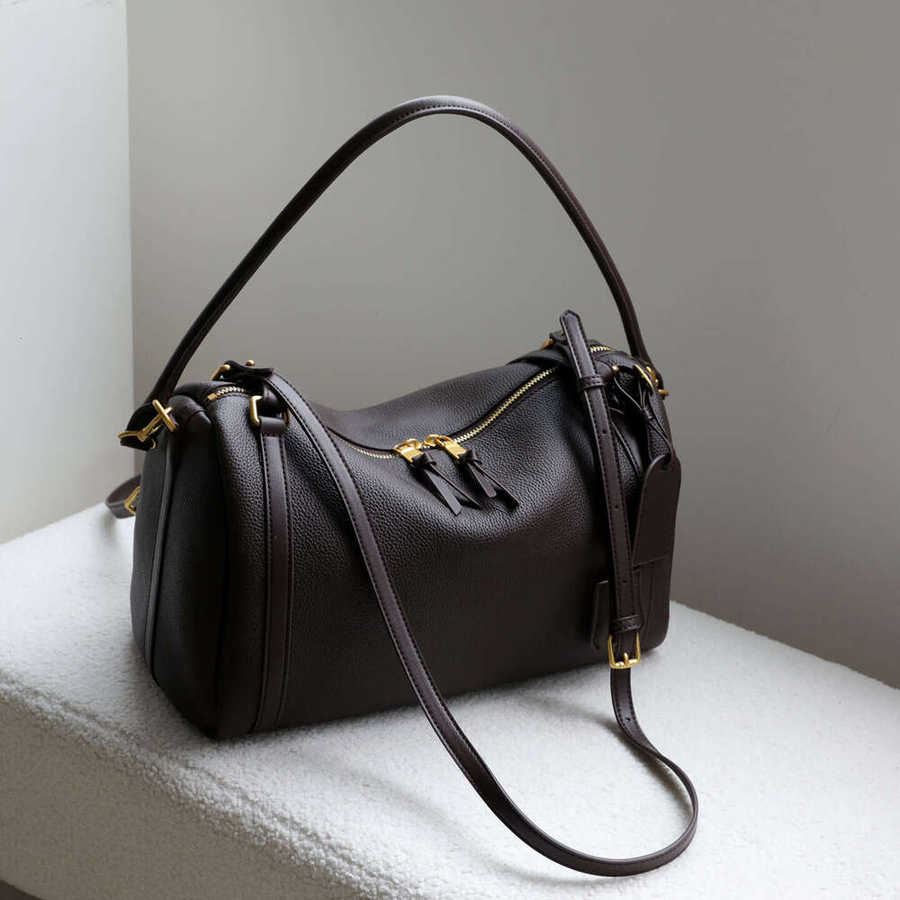 Pillow Bag 2025Designer Tote Bag Cowhide Genuine Leather Fashion Letter Print Zipper Open With Small Package Adjustable Shoulder Straps Internal