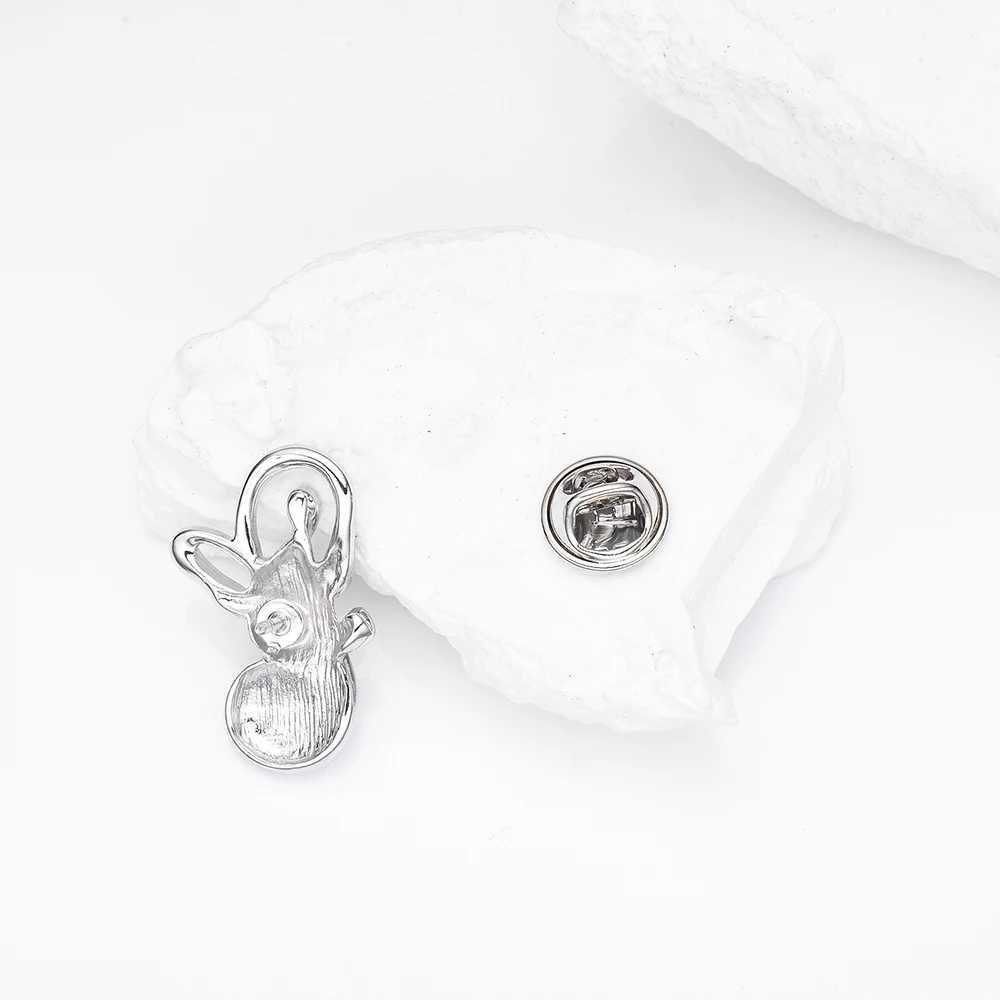 Hanreshe Medical Otology Cochlear Brooch Anatomy Lapel Backpack Badge Ear Pins Medicine Jewelry for Doctor Nurse J251125