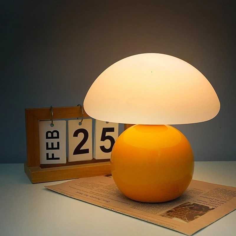 Advanced Light Luxury Vintage Glass Atmosphere Night Light Bedroom Bedhead Personalized Mushroom Atmosphere Desk LampM251125