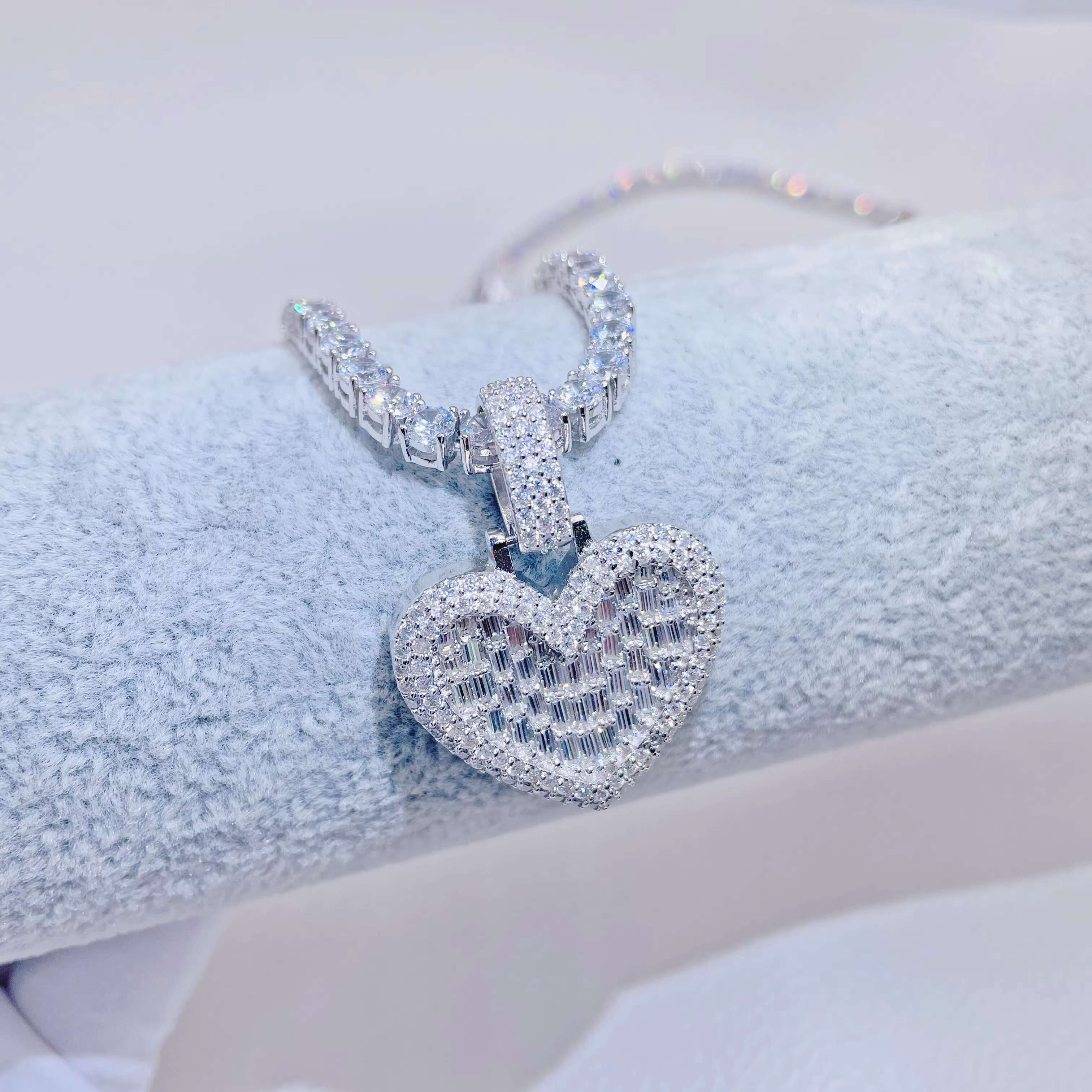 Fashion Jewelry VVS Moissanite 925 Sterling Silver Hip Hop Iced Out Heart Moissanite Pendant for Women