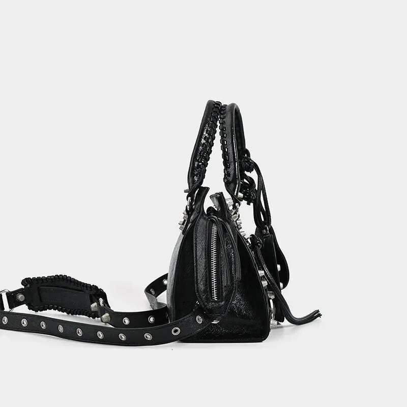 Fashionable Large Capacity Rivet Motorcycle Commuting Sexy Lady Handbag Black Crossbody Bag Suitable For Autumn And Wint