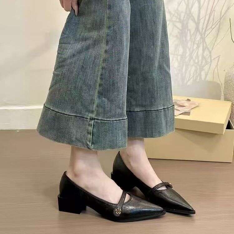 Versatile and fashionable shallow high-heeled for women, camellias, one button thick single order shoes, pointed temperament, Mary Jane shoes