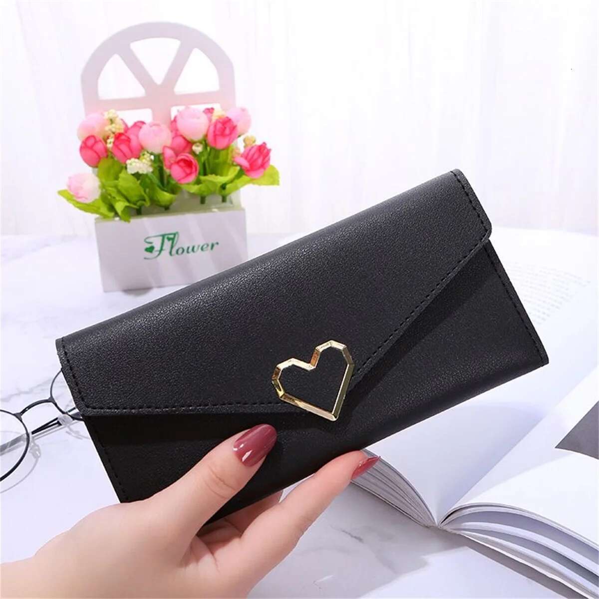 2024 New Plain Heart-Shaped Ladies Multi-Card Buckle Mobile Phone Women's Long Wallet