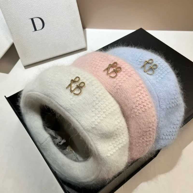 New High Quality Fluffy Angora Fur Beret for Women Winter Hat Glod Letter Artist French Painter Hat Female Warm Walking Cap 2024 J251125