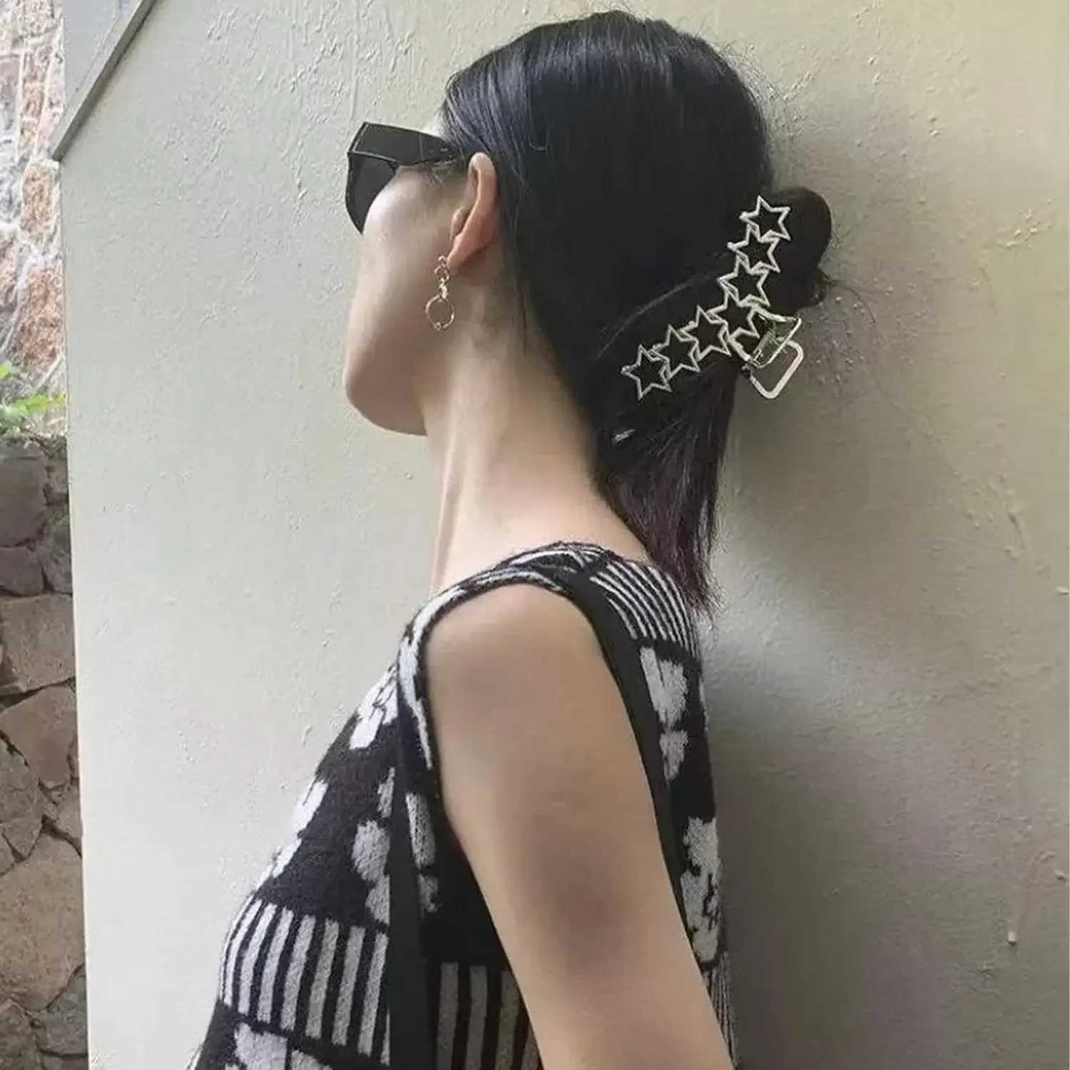 Fashionable Y2K Sar heart-shaped lip shaped gold silver black metal hair clip suitable for women Korean large novella crab clip headbandT250425