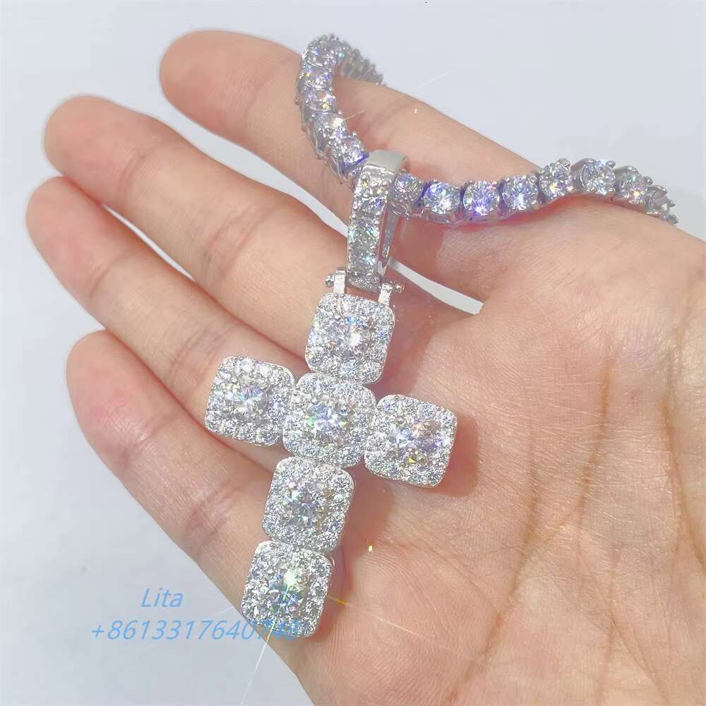 Wholesale Hot Selling Bling Iced Out Vvs Moissanite Big Diamond Cross Necklace Pendant