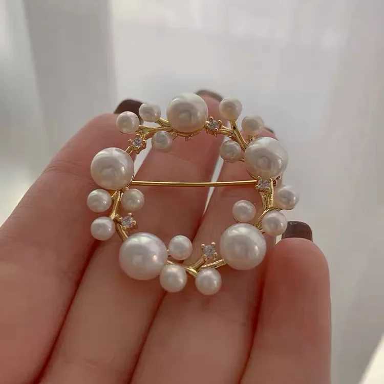 Trendy White Pearl Crystal Zircon Flower Brooch Pins For Women Girls Rhinestones Wreath Party Wedding Jewelry Gift 2024 J251125
