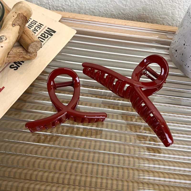 UXSL Christmas and New Year Wine Red Geometric Hair Claw Shark Clip Suitable for Women Elegant Edition Hair Fashion AccessoriesT250425