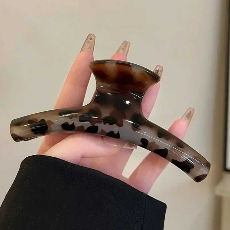 2024 New Fashion Acrylic Curved Hairclip Headpiece Leopard Pattern Large Hairclip Shark Clip Female HairclipT250425