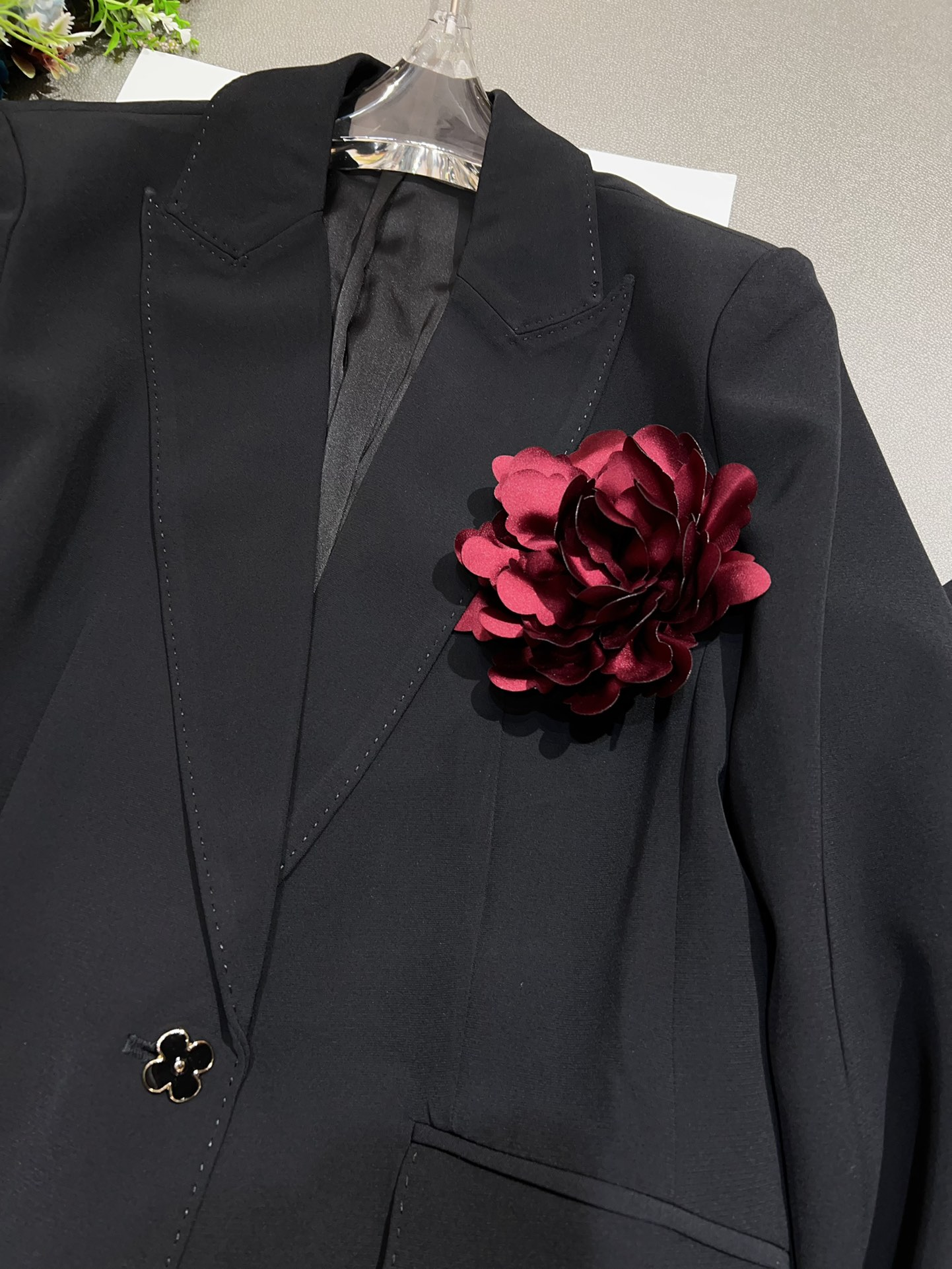 Vogue Paris 2025 Fashion Week Show jacket Customized Fashion Tailored clothing mens and womens Fashion Paris.M63