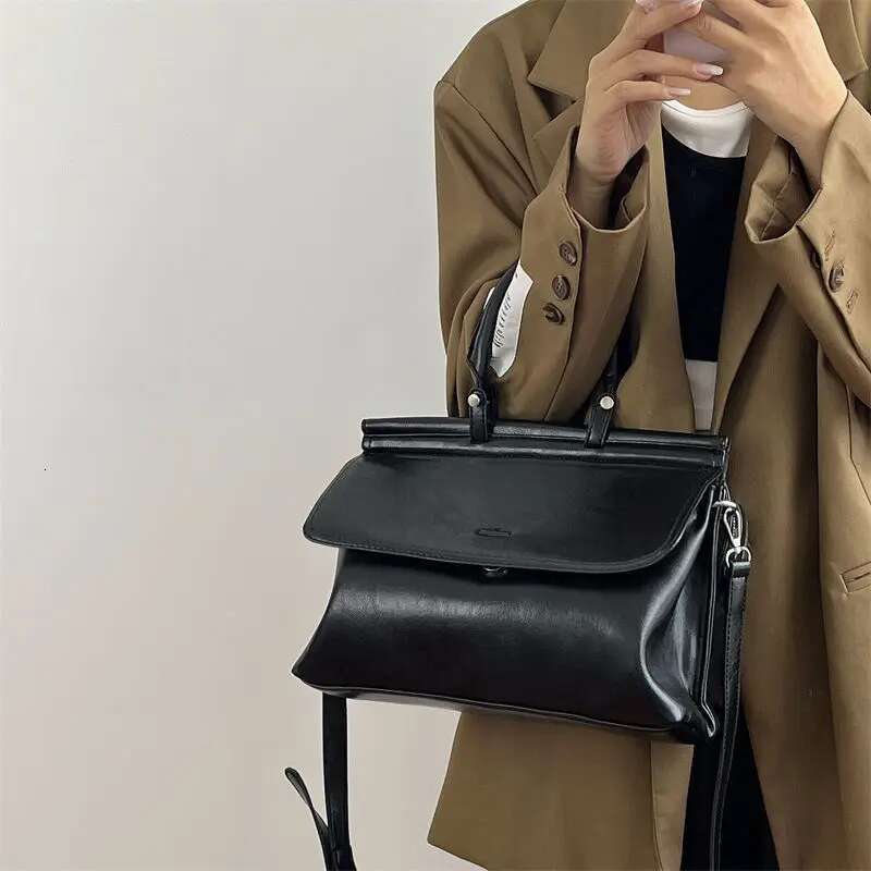 Luxury Designer Women's Large Capacity Daily Shoulder Bag With Business Commuter Briefcase Handbag
