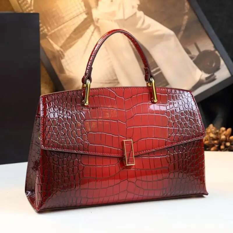 Spring new patent leather crocodile pattern metal buckle handbag banquet dress large-capacity one-shoulder cross-body women bag