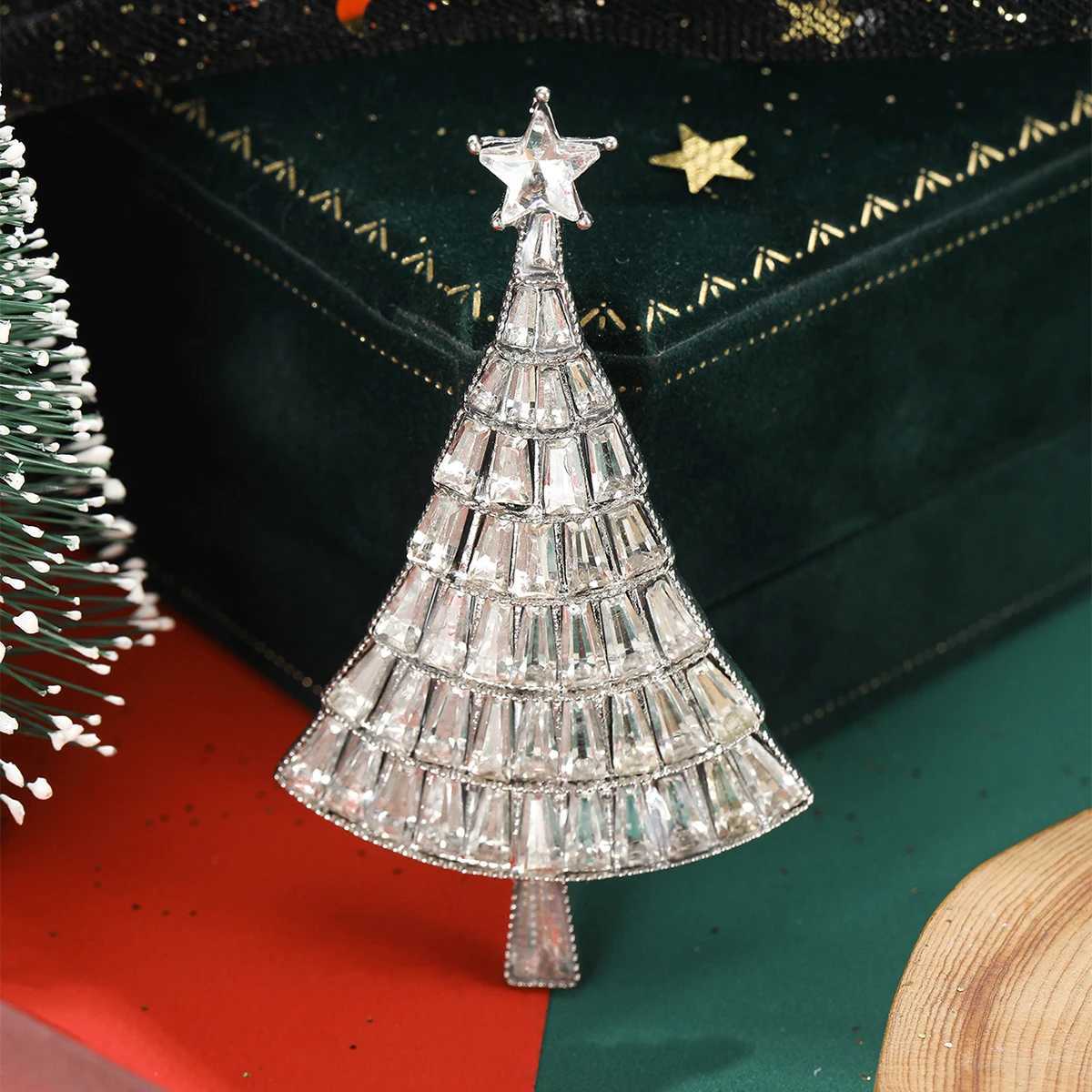 Christmas Rhinestone Christmas Tree Brooch for Women Unisex Glass Plant Pins Event Party Decoration Clothes Accessories J251125