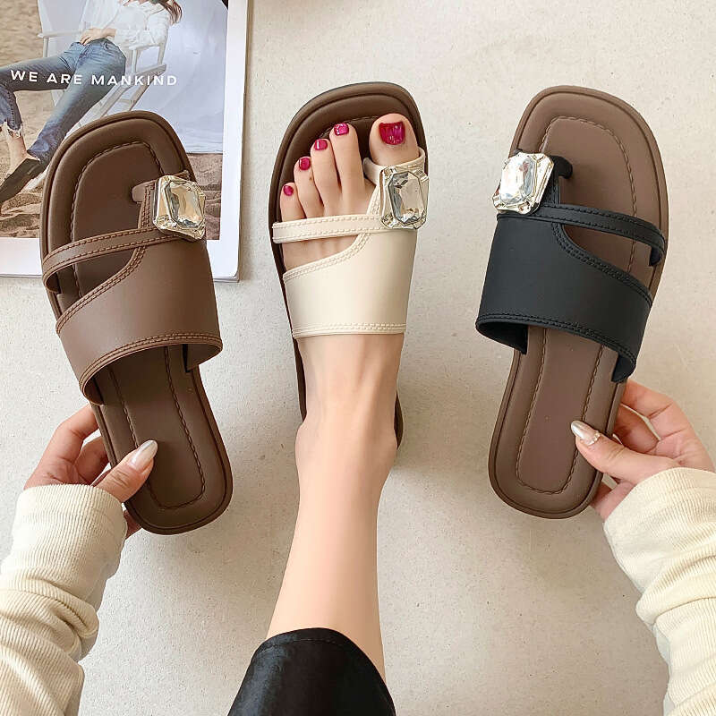 New minimalist style open toed flat sandals with ins style, versatile leisure vacation, wearing a toe cover outdoor activities, cool slippers for summ