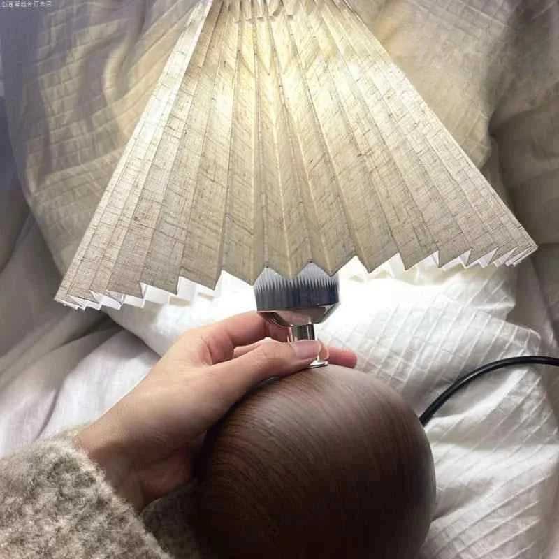 LED Table Lamp Nordic Pleated Fabric Tricolour Light US/EU /USB Living Room Home Bedroom Atmosphere Decoration LED Night LightM251125