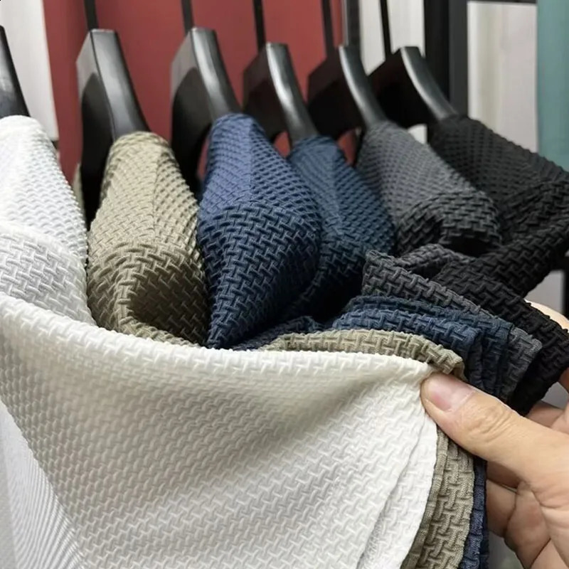 1 piece of summer mens mesh ice silk T-shirt mens round neck short sleeved mens solid casual elastic top 250423