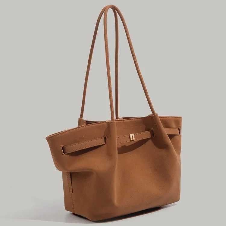 Autumn/Winter New Womens Large Capacity Handbag Chamois Leather Matte Garbage Bag High End Single Shoulder Bottom Bag W250425
