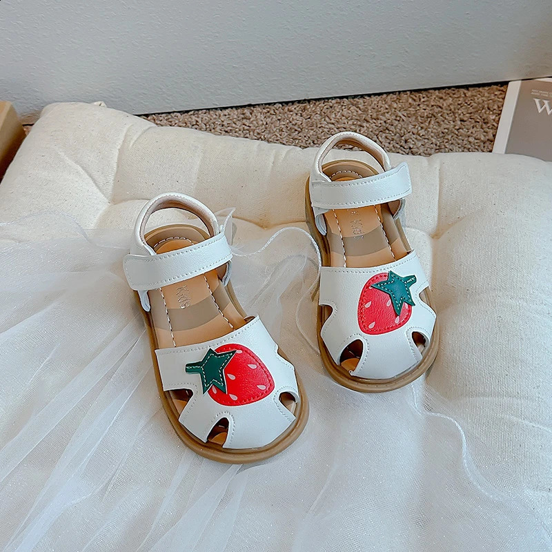 Cute girl sandals strawberry summer shoes childrens closed sole soft soled sandals baby comfortable casual apartment beige pink 22-31 250424