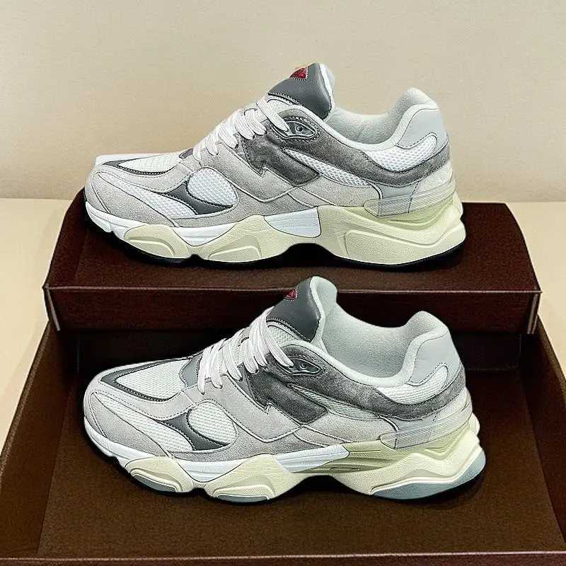 Shoes show confidence and comfort. The soft bottom is suitable for casual sports and the 2024 unisex model.C250425